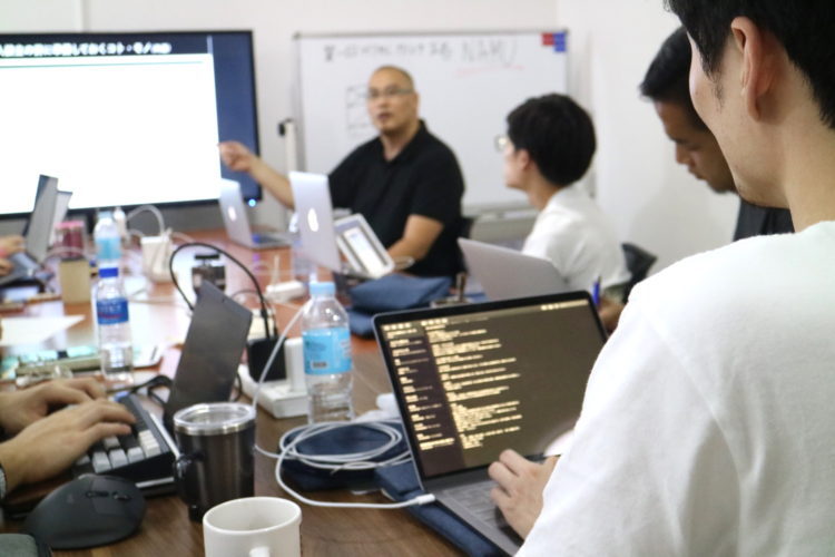 IT留学でビジネスも学ぶ。プログラミングとデザインとの密接な関係性。