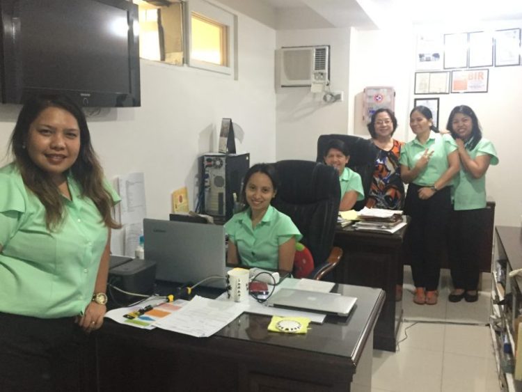 コンドミニアムの管理スタッフたちも心強い。安心の環境を目指して。