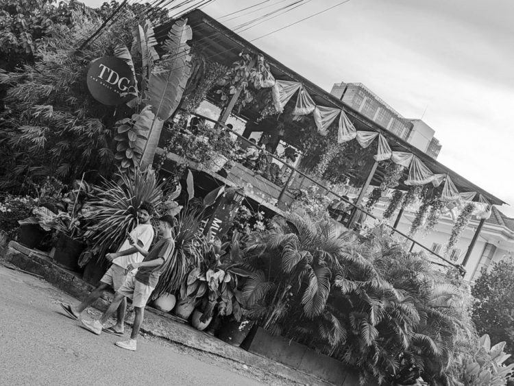 アクトハウスの周辺