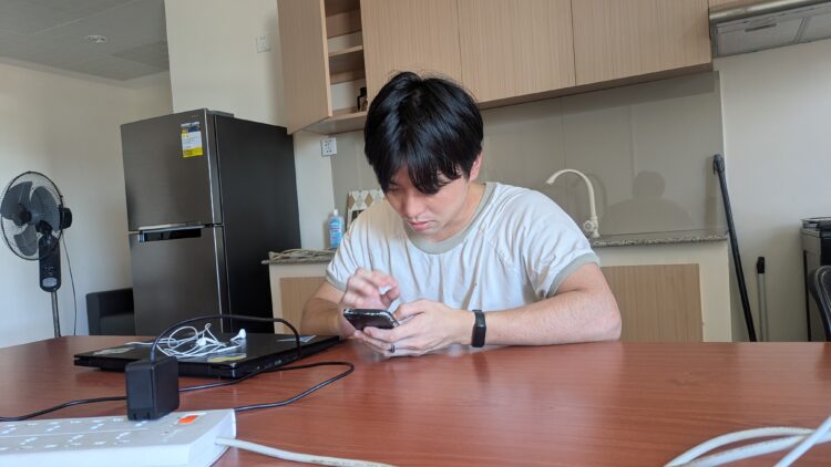 LINE対応する田所（いっちゃん）の様子